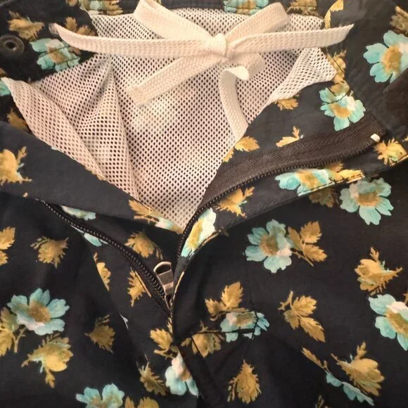 J.Crew 6.5" Tab Swim Short. Never Been Worn/ With Tags Size 33" Black Floral - Picture 3 of 7